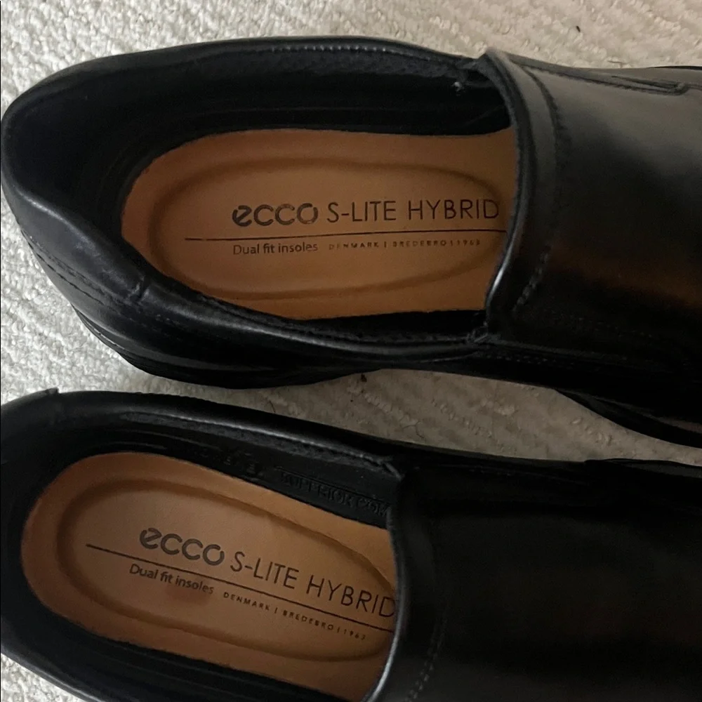 ECCO Men's Classic Black Slip-On Loafers - Picture 7 of 10